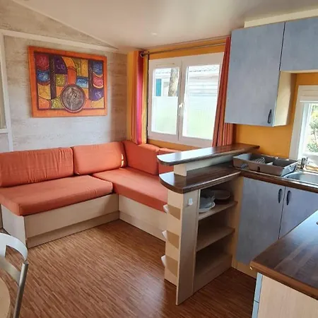 Camping Mobil 3 6 Pers 30min Puy Du Fou 920cc La Boissiere-de-Montaigu